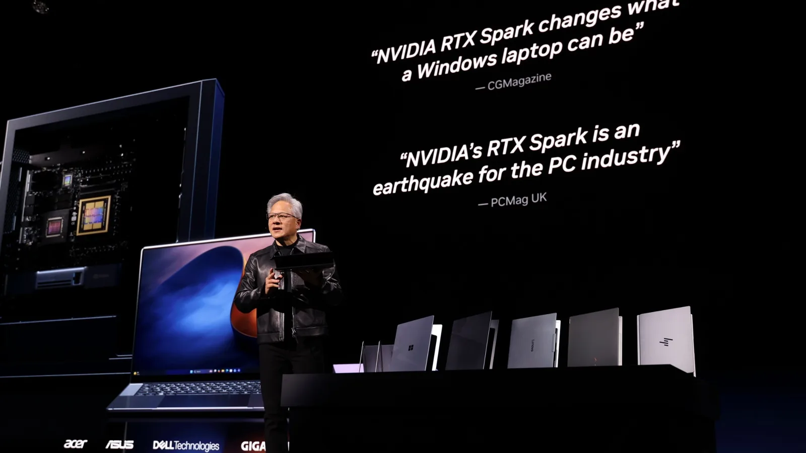 Jensen Huang junto a los primeros portátiles RTX Spark de varios fabricantes en la keynote de GTC Berlin